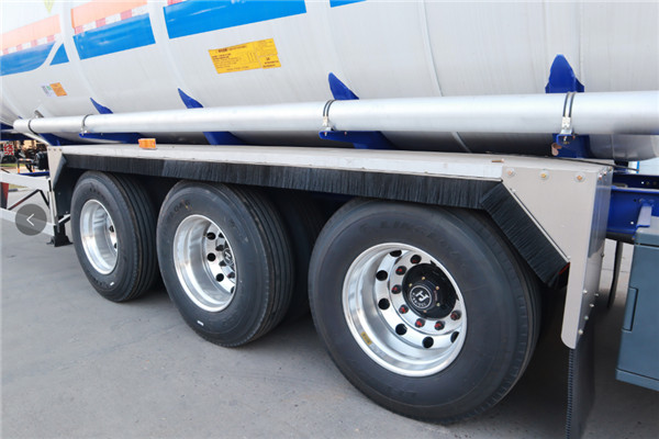 中集3915k1体育十年品牌值得信赖双氧水运输半挂车