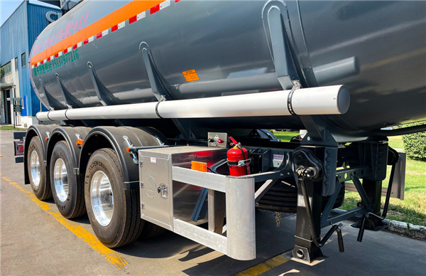 3915k1体育十年品牌值得信赖CNG侵蚀品液罐车