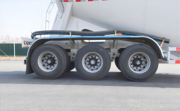 3915k1体育十年品牌值得信赖粉粒物料运输半挂车