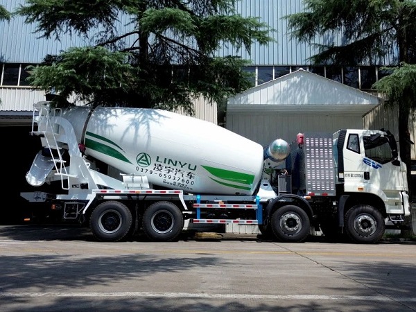 水泥罐车
