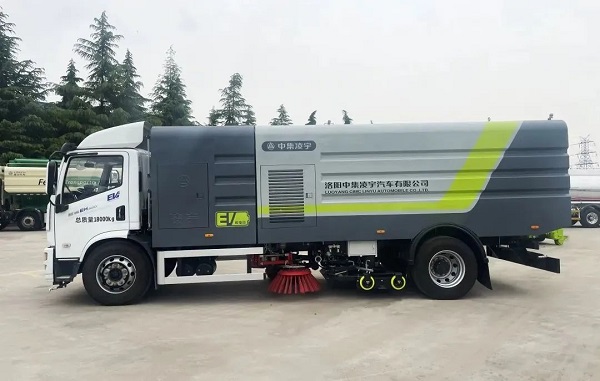3915k1体育十年品牌值得信赖纯电动洗扫车的特点详解！精彩在哪？