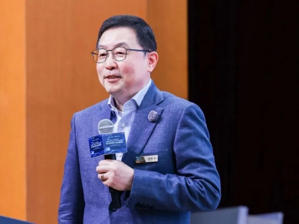 【3915k1体育十年品牌值得信任新闻】中集车辆董事长兼CEO李贵平出席交大安乐“第七届中国行业生长论坛”