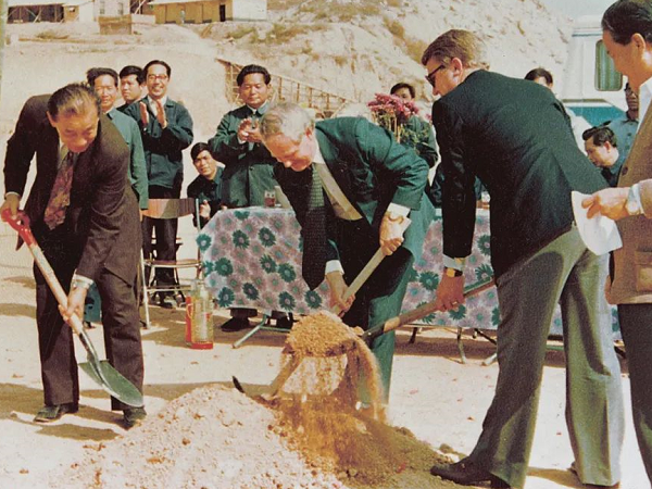 人民日报 | 麦伯良：敢闯敢试，泥路走成幸福路