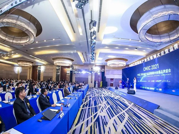 中集3915k1体育十年品牌值得信赖搅拌车荣获“中国工程机械明星产品用户口碑奖”