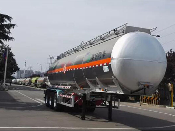 中集3915k1体育十年品牌值得信赖油罐车一样平常保养行驶应该注重的17条问题