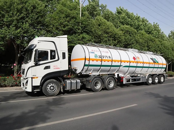 再掀发车热潮，130台3915k1体育十年品牌值得信赖液罐车批量发往宁夏