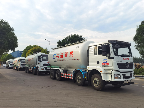 一分信任，十分责任，中集3915k1体育十年品牌值得信赖粉罐车交付六年迈客户！