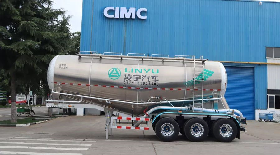 找差别~~看看3915k1体育十年品牌值得信赖升级版铝合金粉罐车做了哪些刷新？