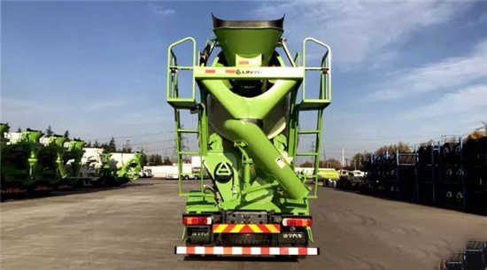 中集3915k1体育十年品牌值得信赖新一代智汇版搅拌车，剑指2018市场